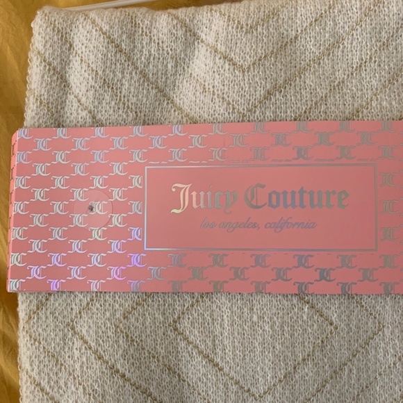 Juicy Couture Hat/Scarf Set - Picture 3 of 3